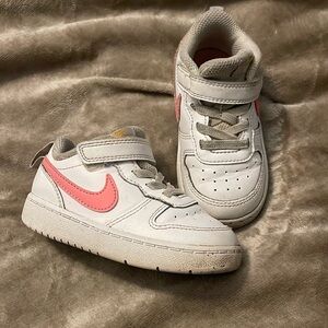 Nikes sz 7c
